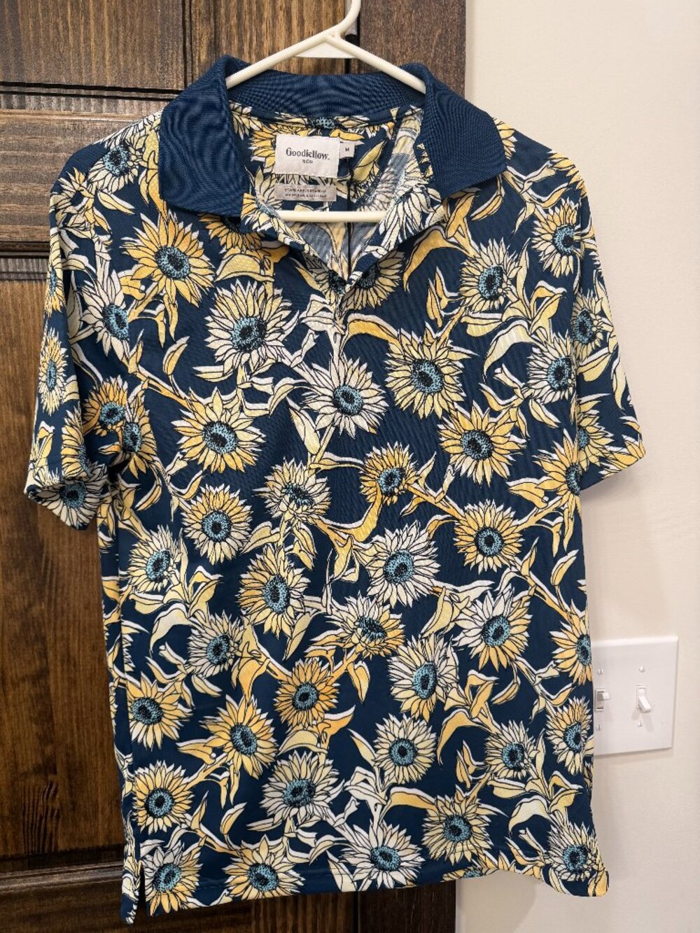 Men’s medium sunflower polo